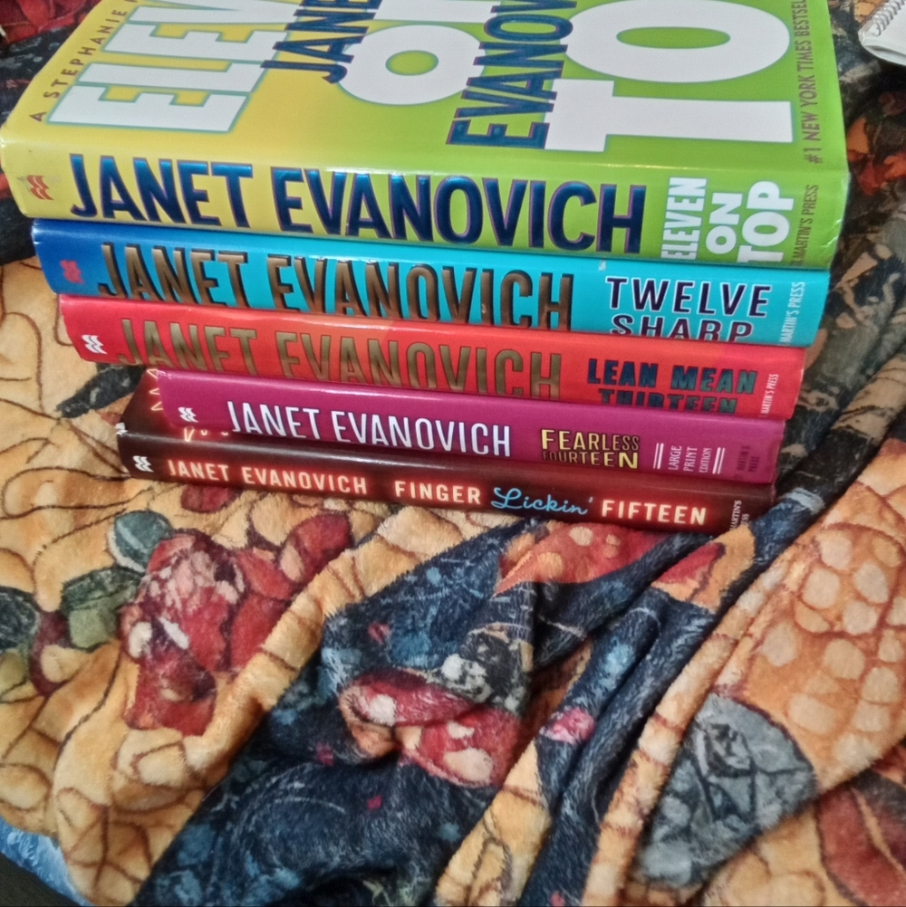#832 Janet Evanovich Books
